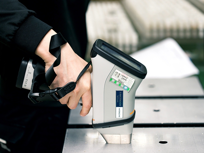 Hitachi X-MET8000手执式金属成份探测仪01